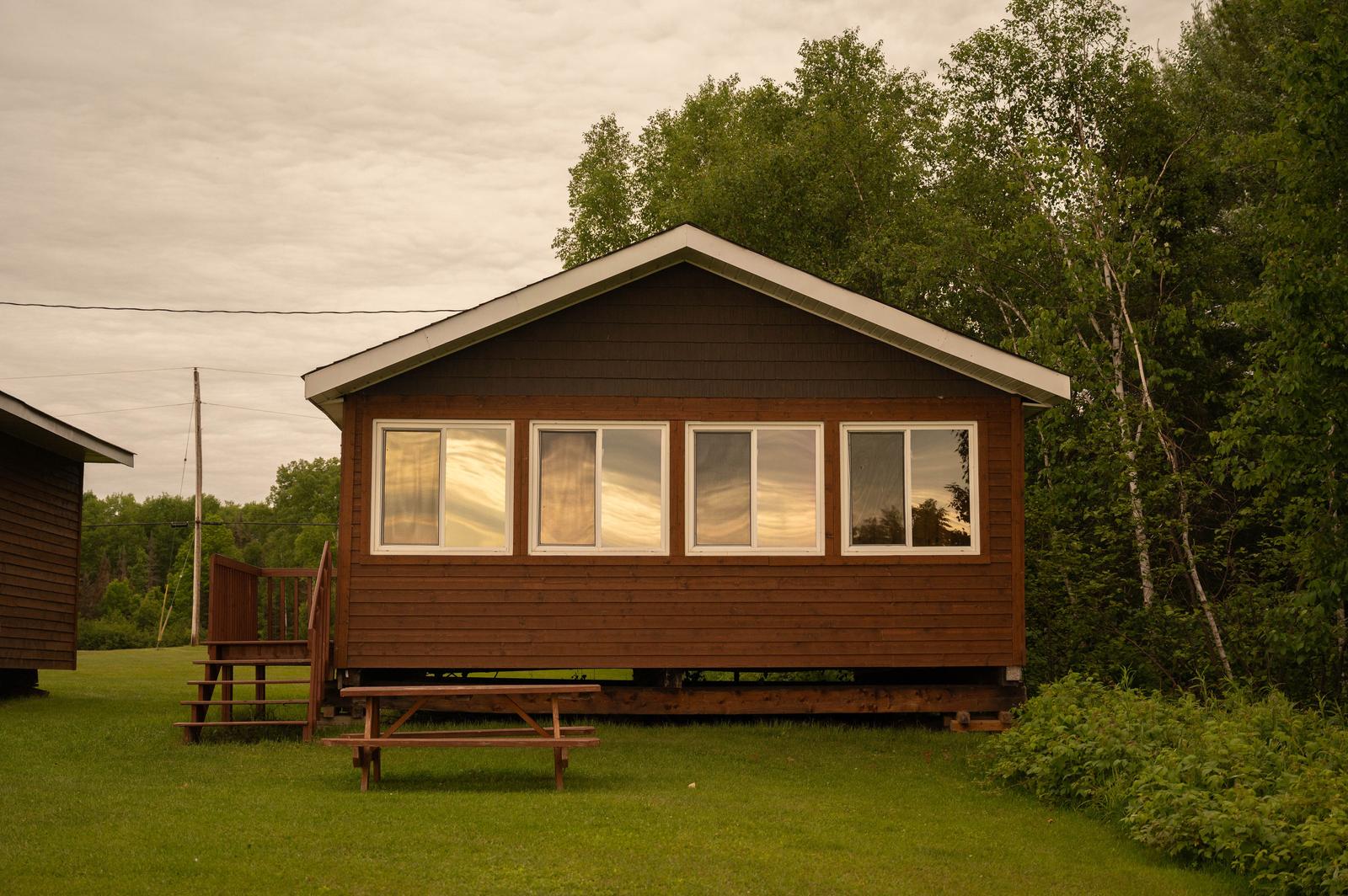 Lakefront cottage rental exterior