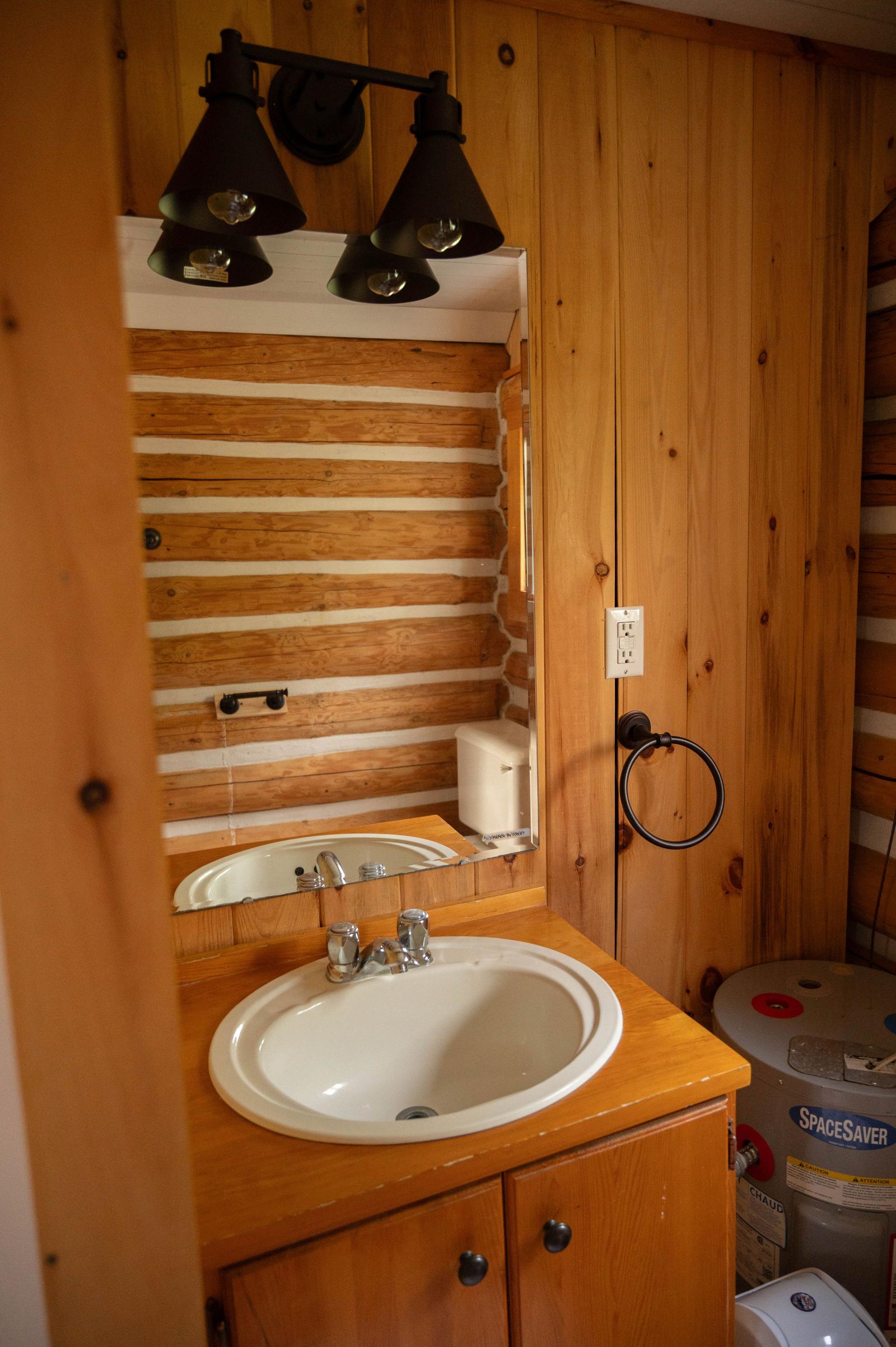 Bathroom sink and mirror